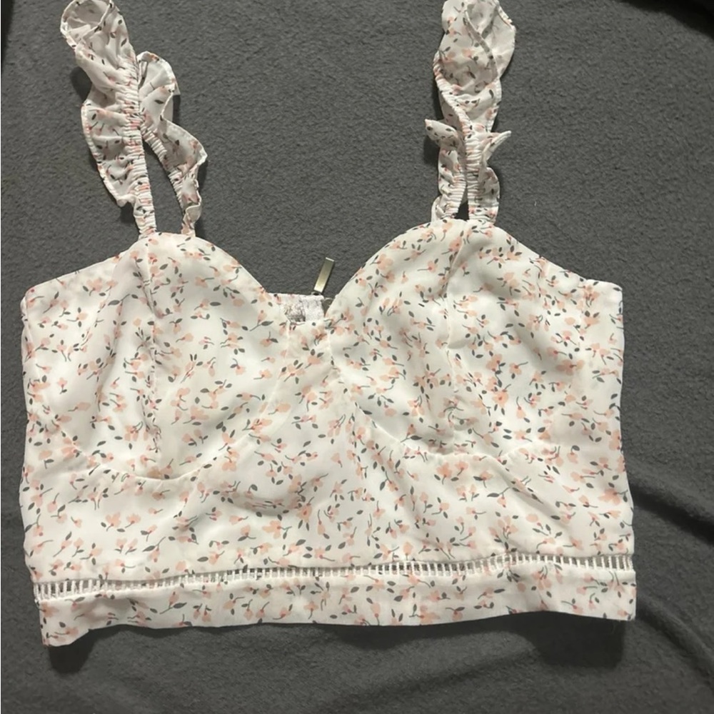 White flower top